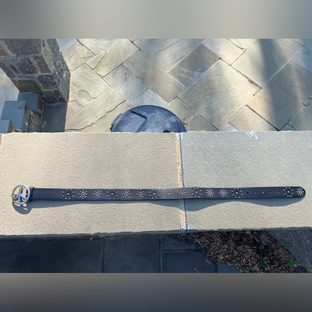 black belt - peace sign buckle